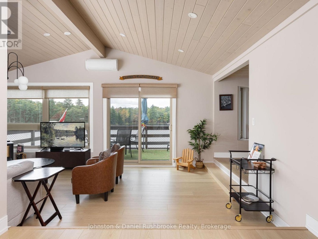 621 Peninsula Road, South Muldrew Lake