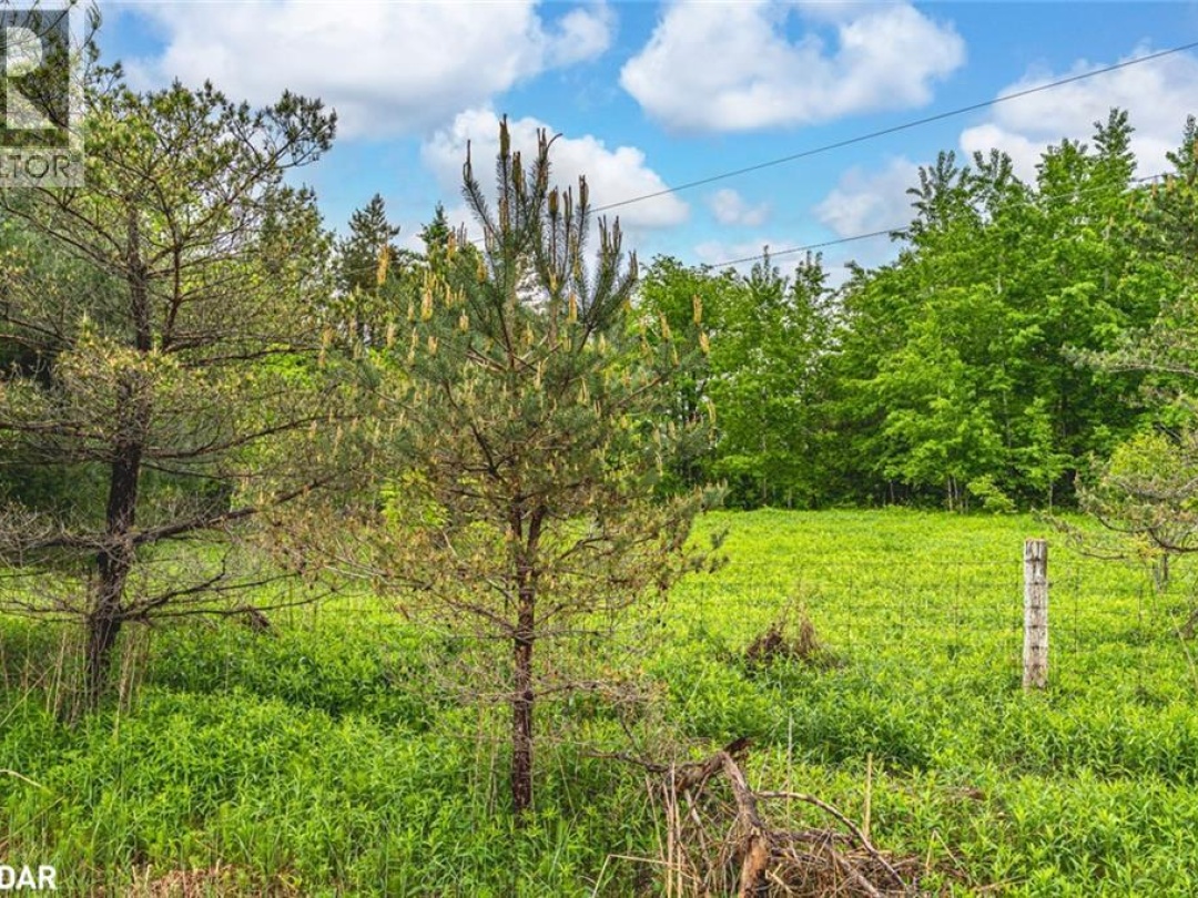 699 MOONSTONE Road E,