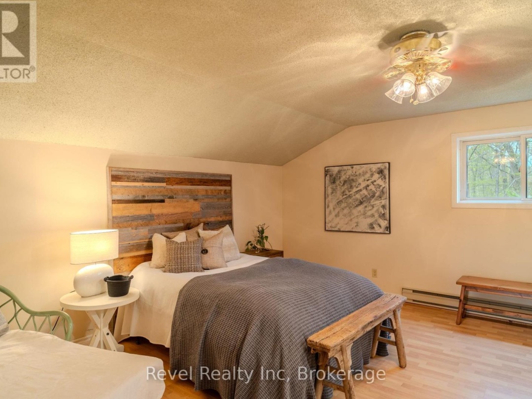 14 Swallow Road, Miller Lake