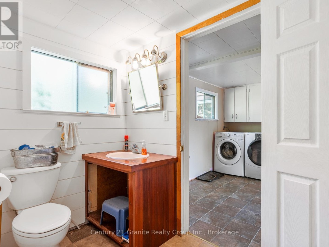 1036 Shirleys Road, Haliburton Lake