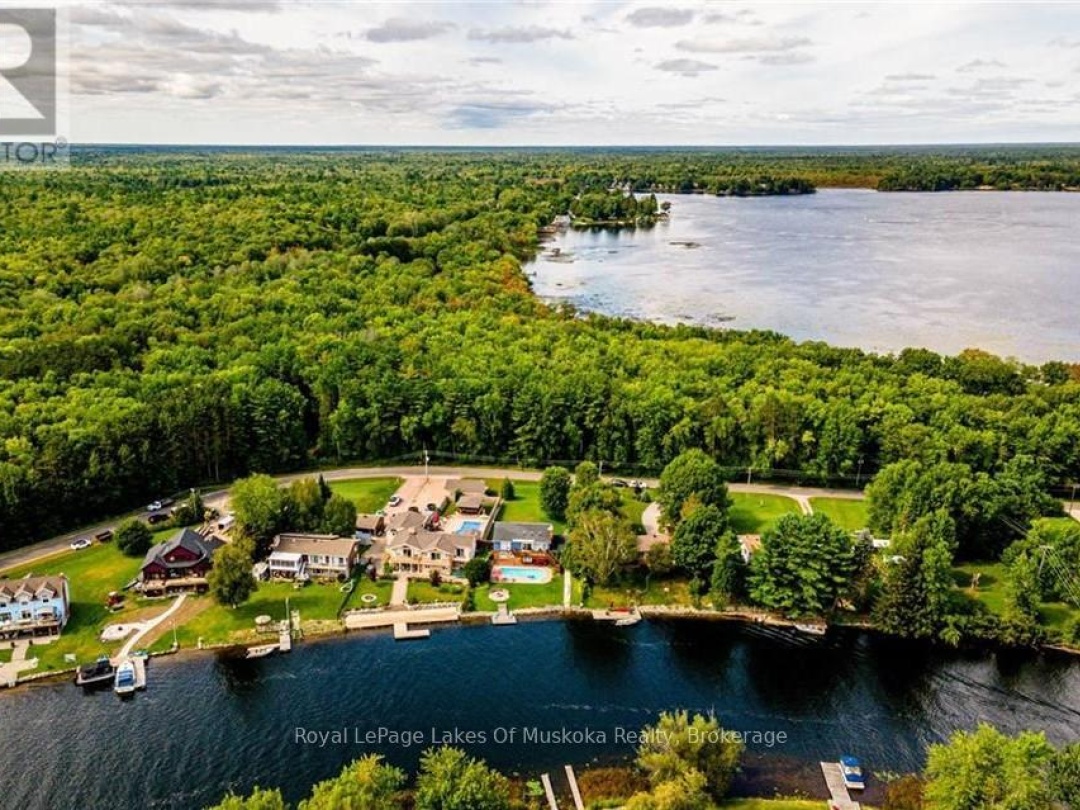 1815 Peninsula Point Road, Severn Lake