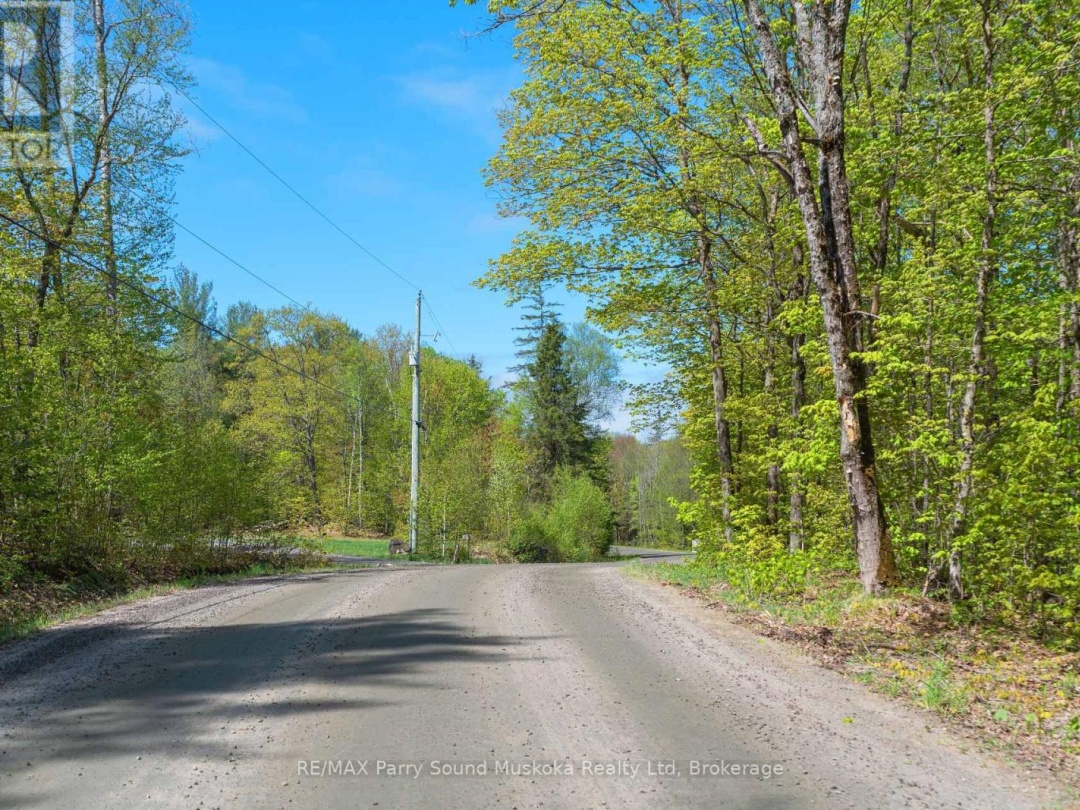1835 LORIMER LAKE ROAD N, 