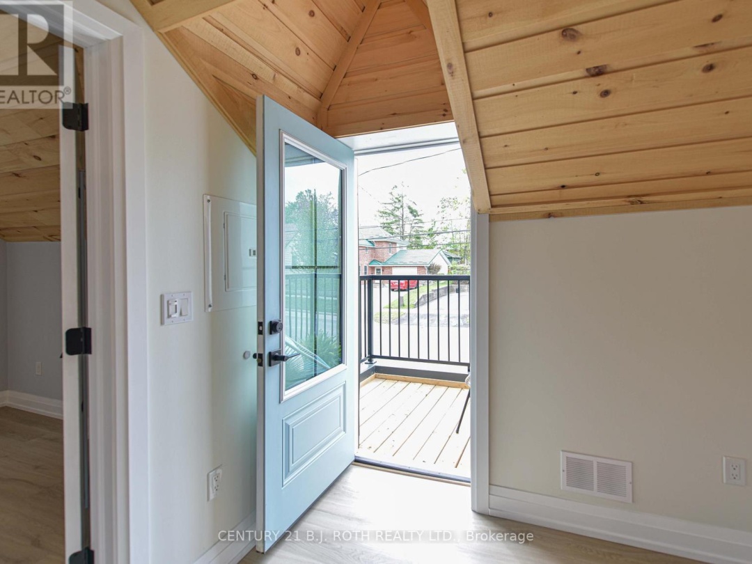 274 MISSISSAGA STREET W, 