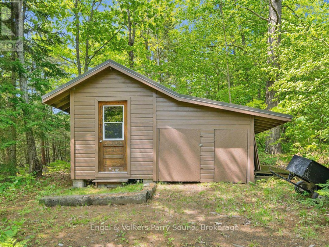 53 BIRDWOOD LANE, Harris Lake
