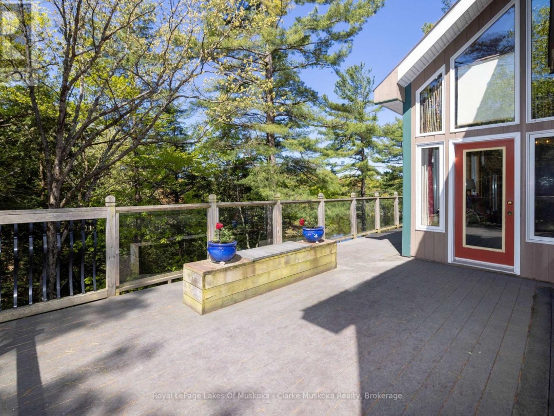 733 Whites Falls Road, Six Mile Lake