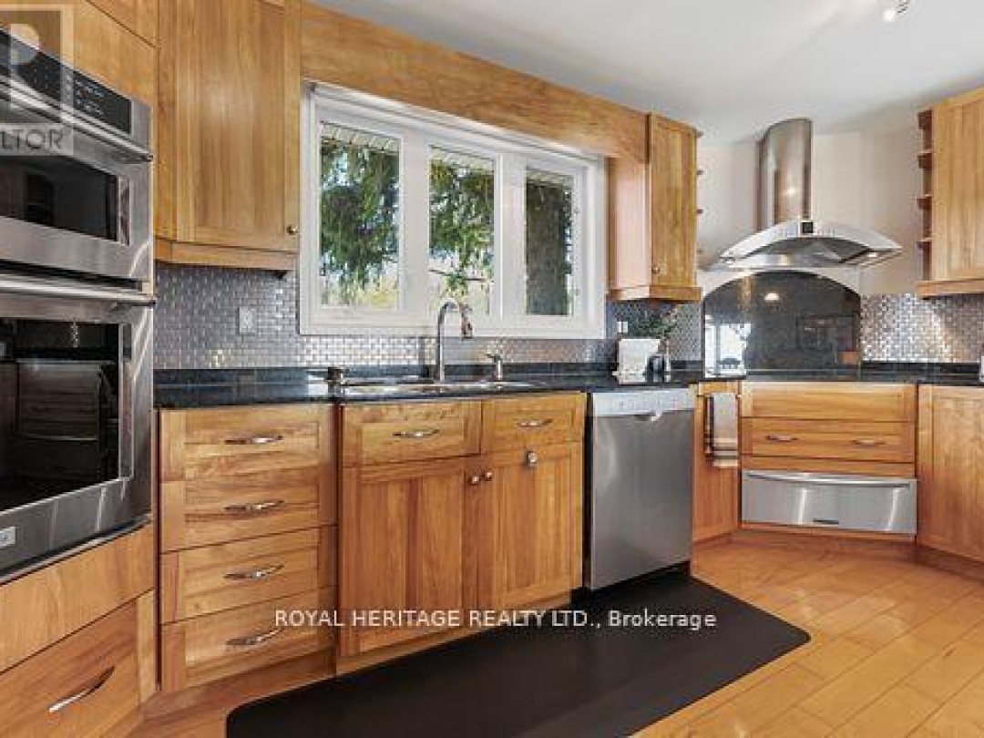 7 NORTH SERVICE ROAD, 