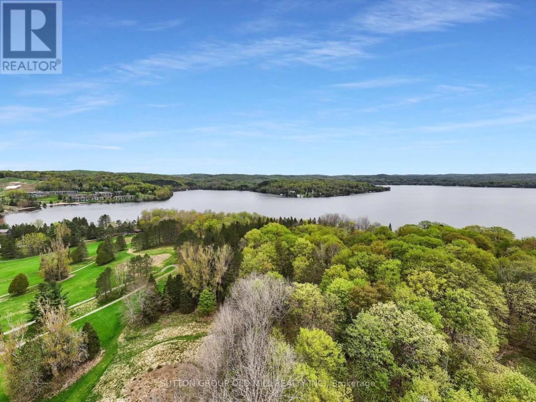 203 26 Deerhurst Drive, Peninsula Lake