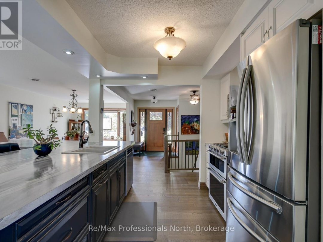 324 Bethune Drive N, Gull Lake