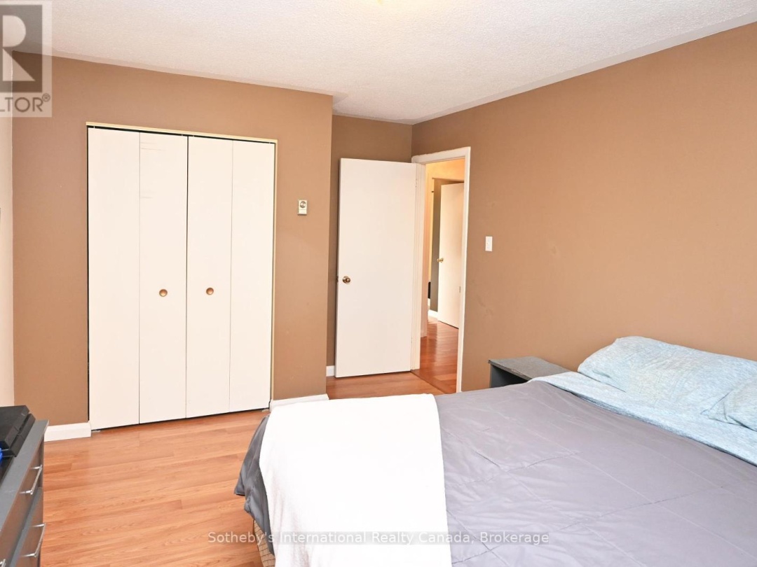 6 PLEASANTVIEW DRIVE, 