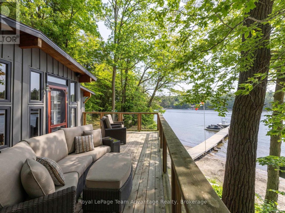 24 B717 ISABELLA ISLAND, 