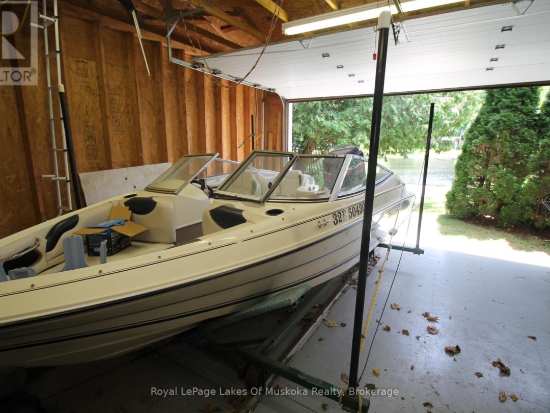 1815 Peninsula Point Road, Severn Lake