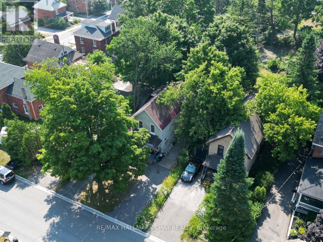 109 BORLAND STREET E, 