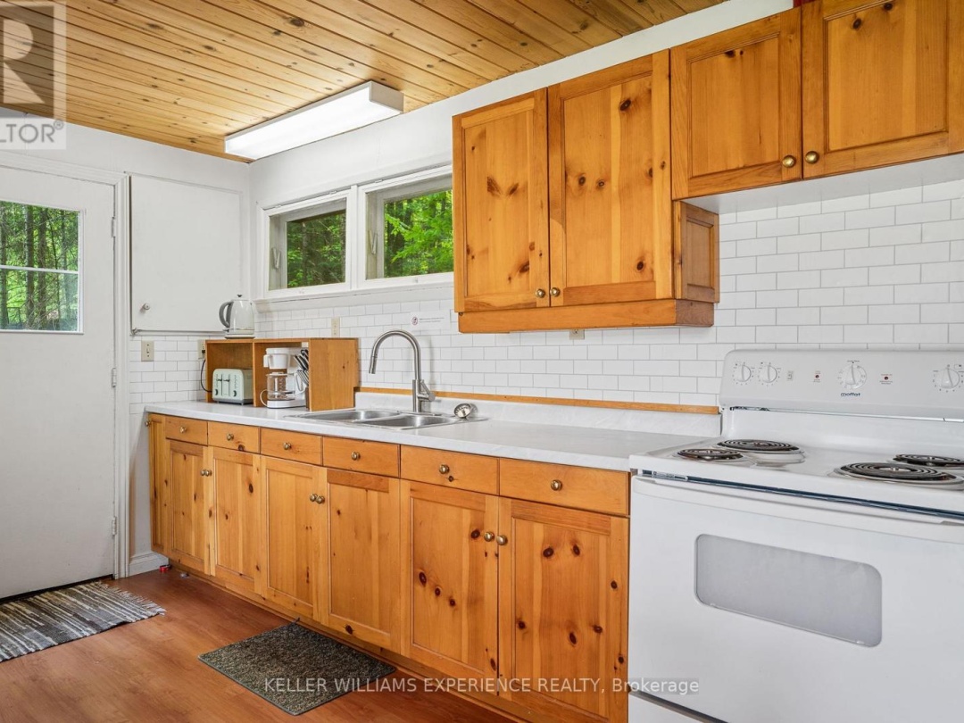1049 Elsie Bay Road, Horseshoe Lake
