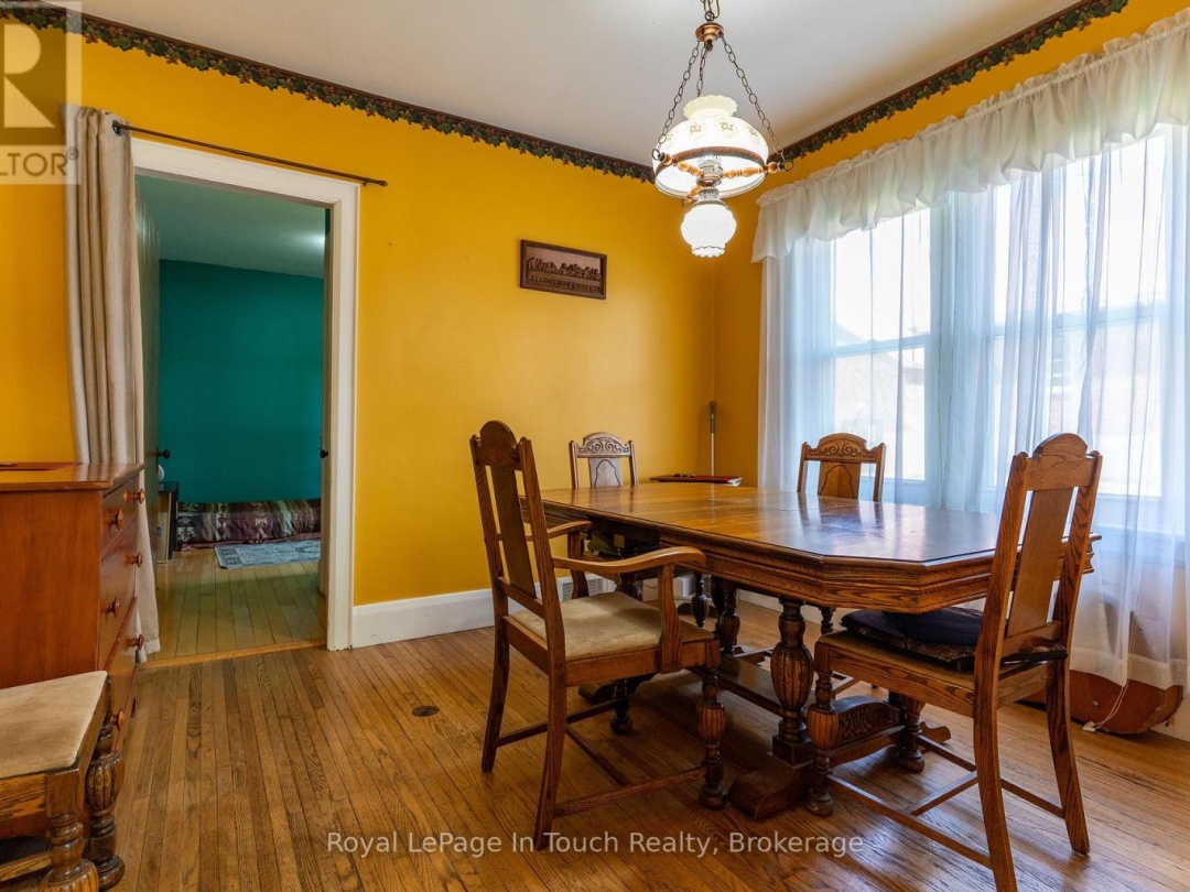 2596 HONEY HARBOUR ROAD, 