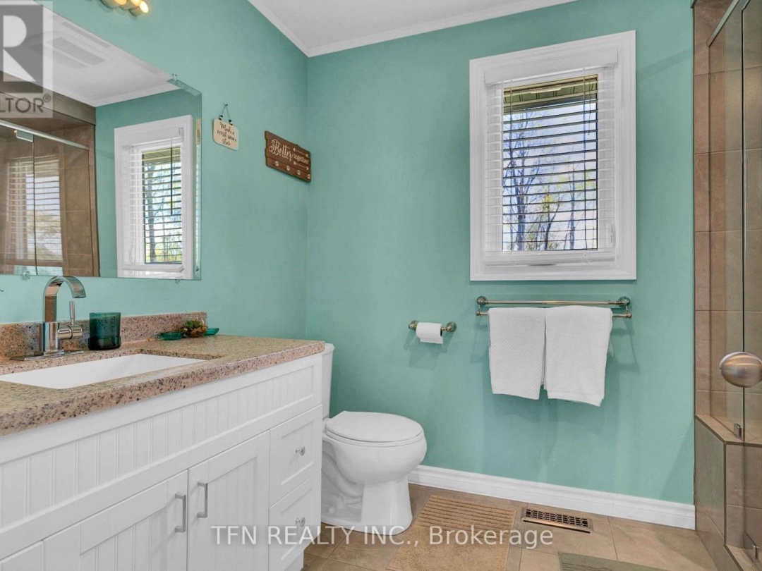 4 PINEWOOD BOULEVARD, 