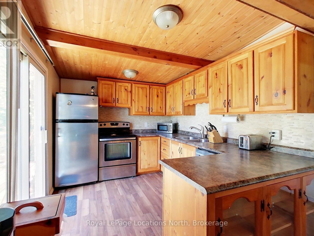 239 Monck Rd Cty 45, Young Lake
