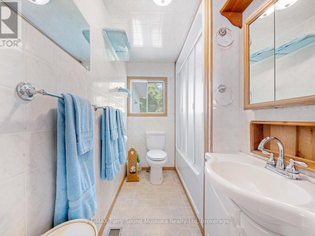 124 PINEWOOD ROAD, 