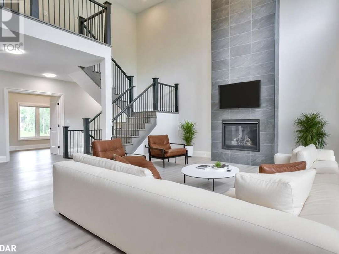 4 CLYDESDALE Court, 