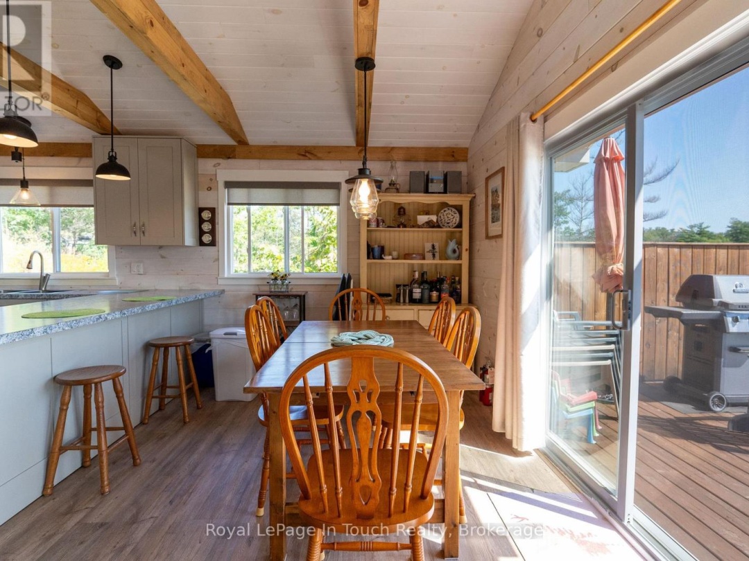 6980 ISLAND 1810, 