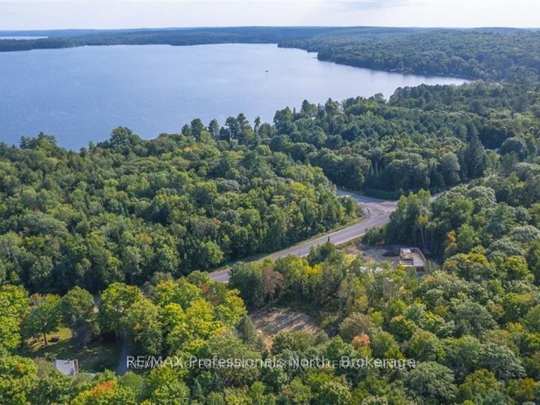 1205 Little Hawk Lake Road, Algonquin Highlands