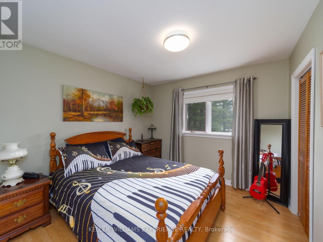 1936 Peninsula Point Road, Sparrow Lake