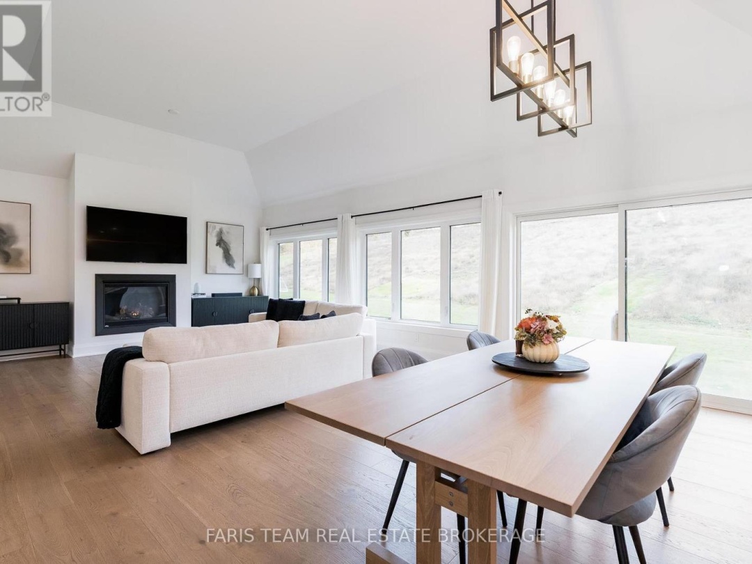 17 CLYDESDALE COURT, 