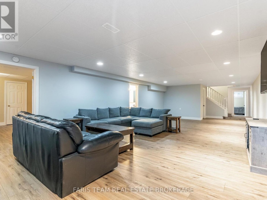 3563 TIMBERLINE AVENUE, 