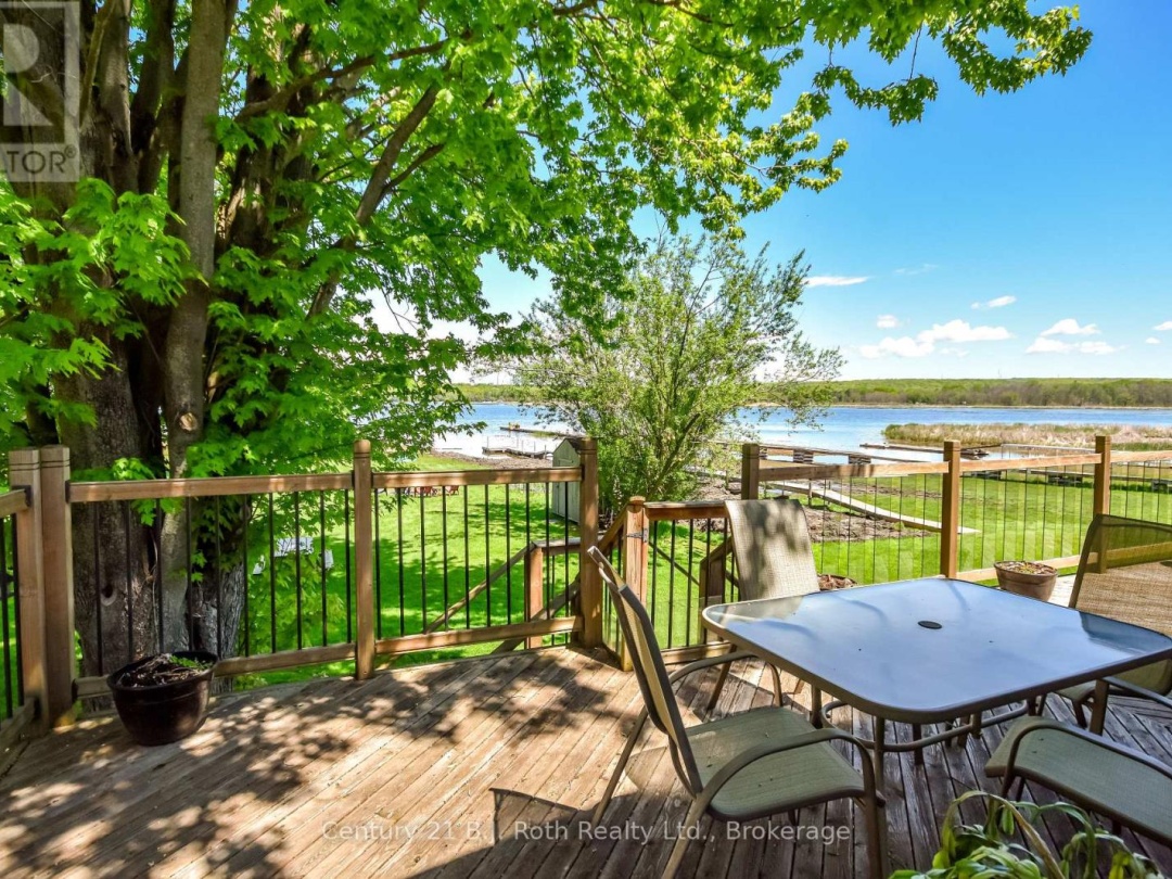 95 Maskinonge Road, Georgian Bay