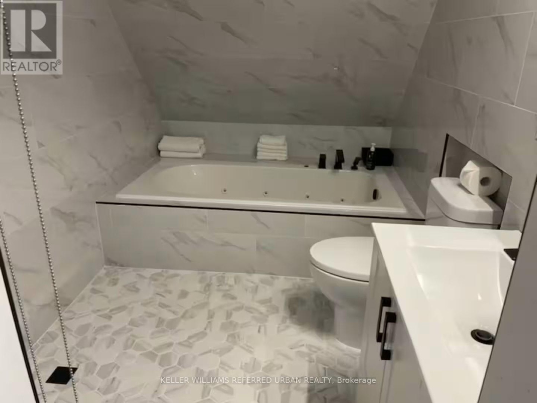 18 HARBOUR PARK CRESCENT S, 