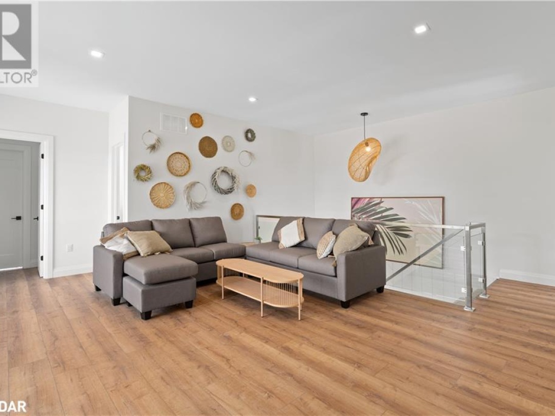 31 HEMLOCK Avenue, 