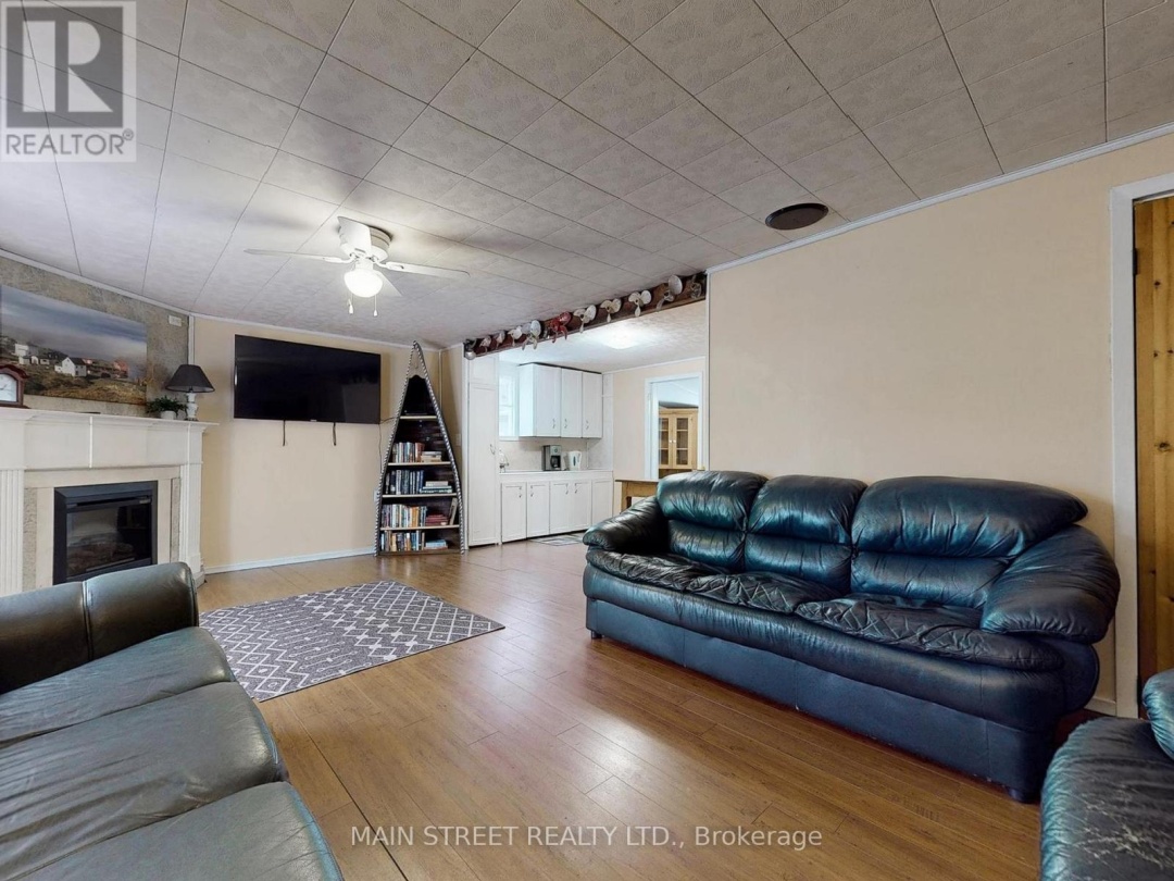 2 Ceadarhurst Avenue, Sturgeon Lake