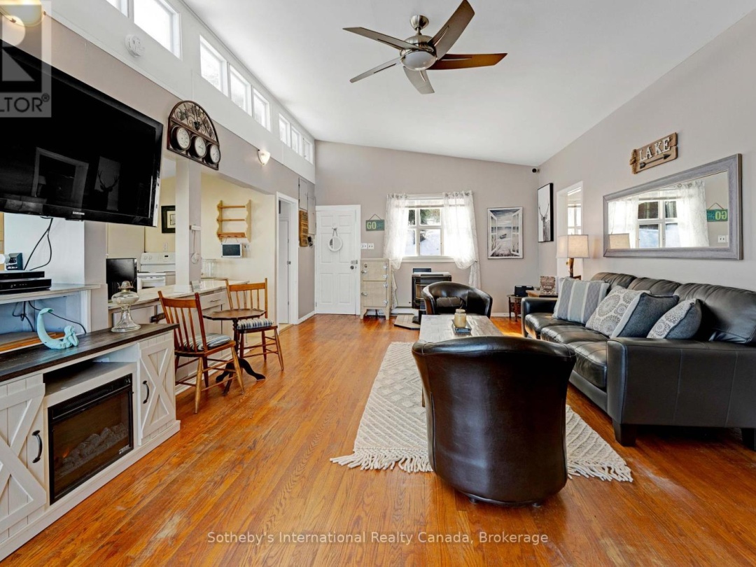 1028 Hillcrest Lane, Halls Lake