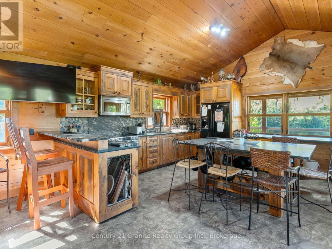 1226 TRAPLINE TRAIL, Bat Lake