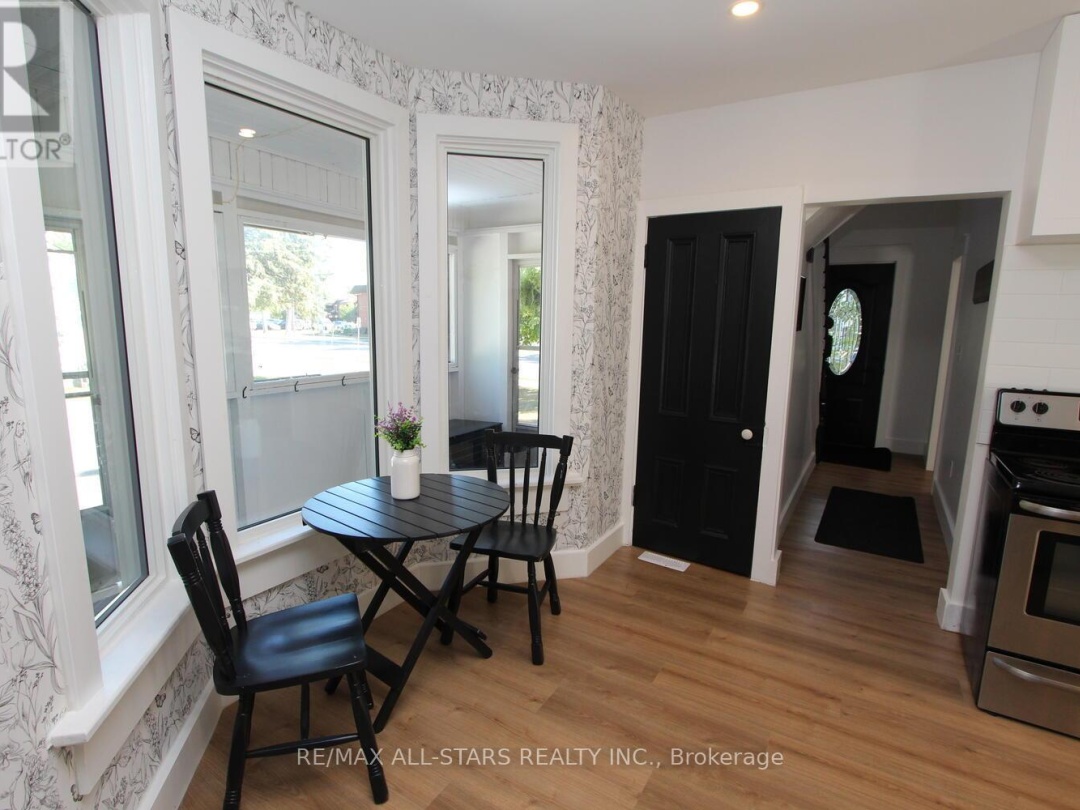21 FRANCIS STREET E, 