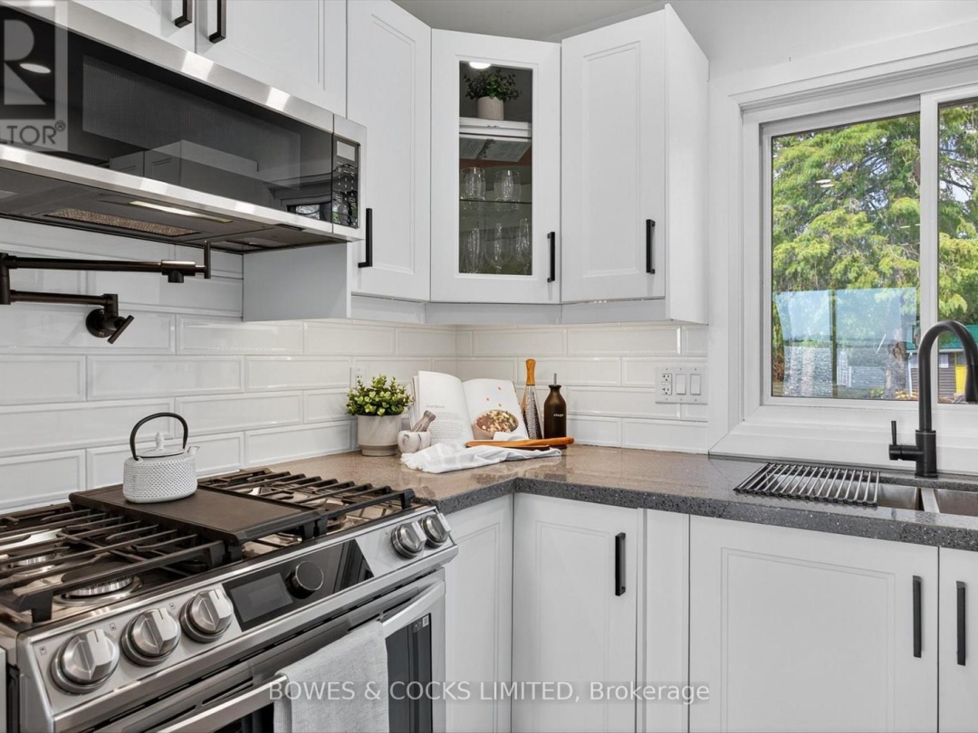32 STURGEON GLEN ROAD, 