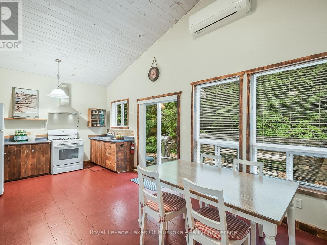1009 KIRBYS BEACH ROAD W, 