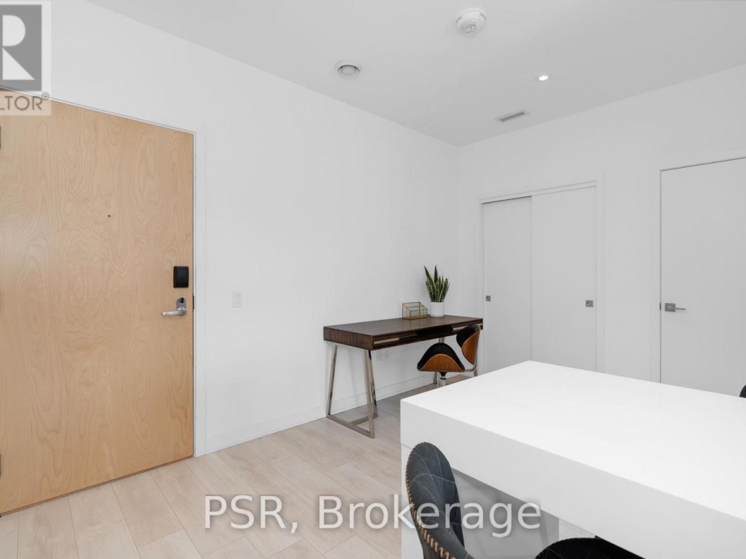 405 - 120 CARRICK TRAIL, 