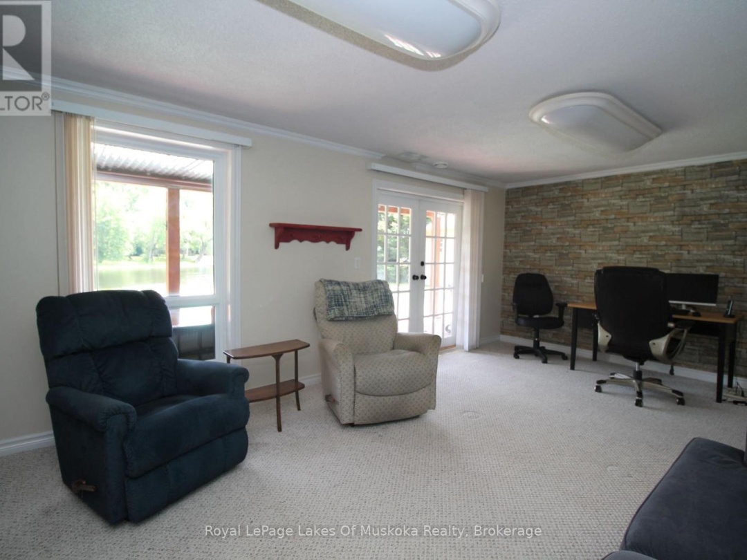1815 Peninsula Point Road, Severn Lake
