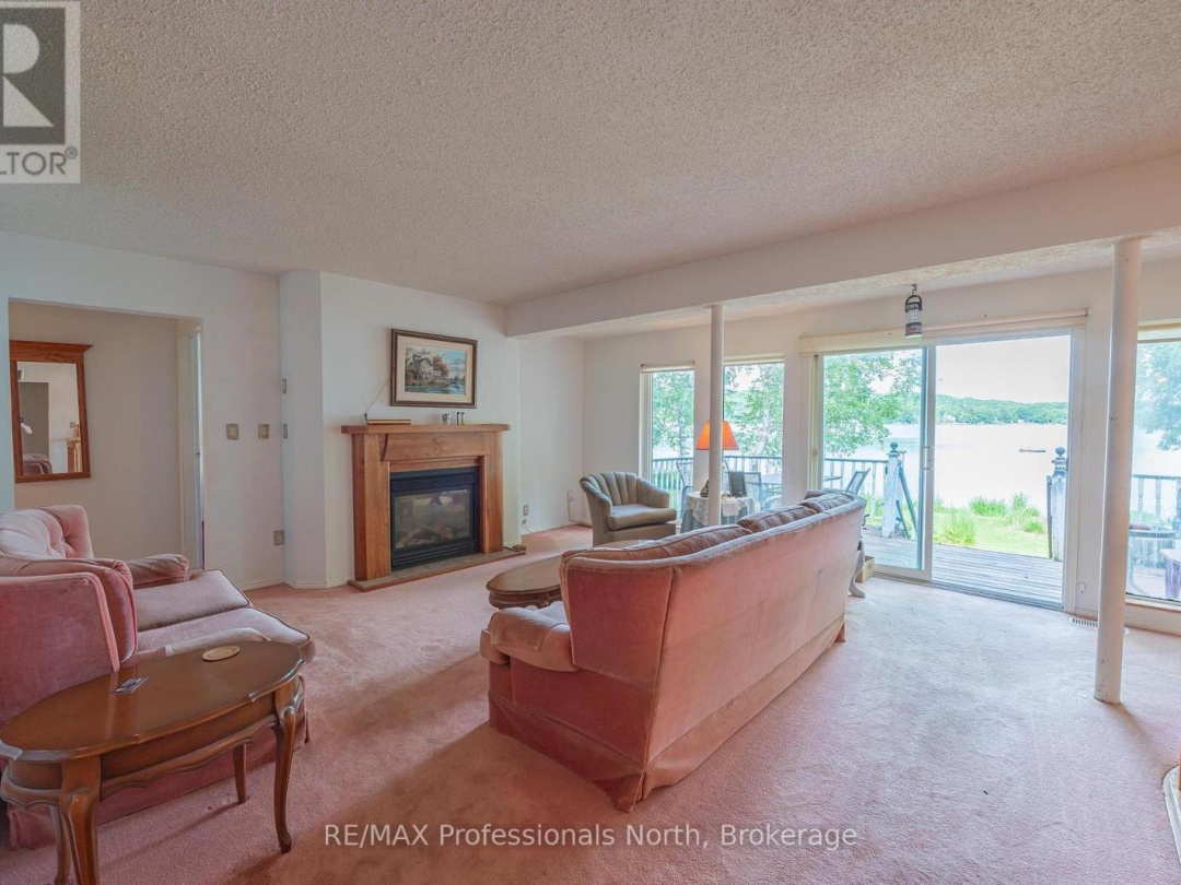 1015 BLACKBERRY LANE, 