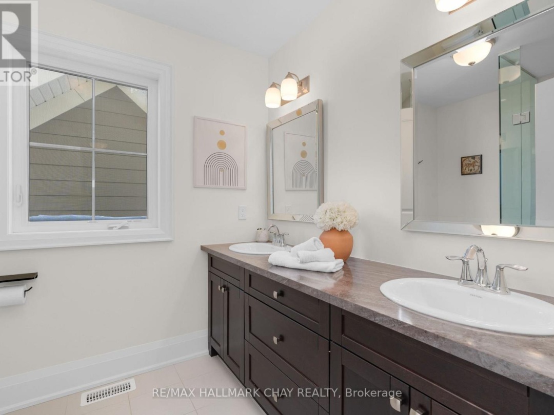 12 Thoroughbred Drive, Oro-Medonte