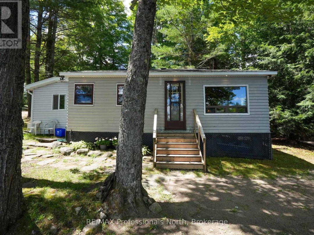 1073 WARD LANE N, 