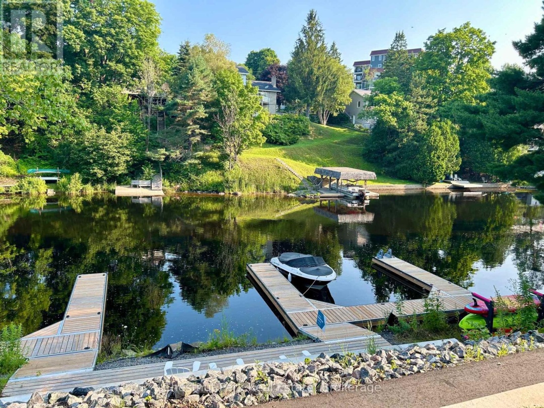 205 200 Anglo Street, South Muskoka Lake
