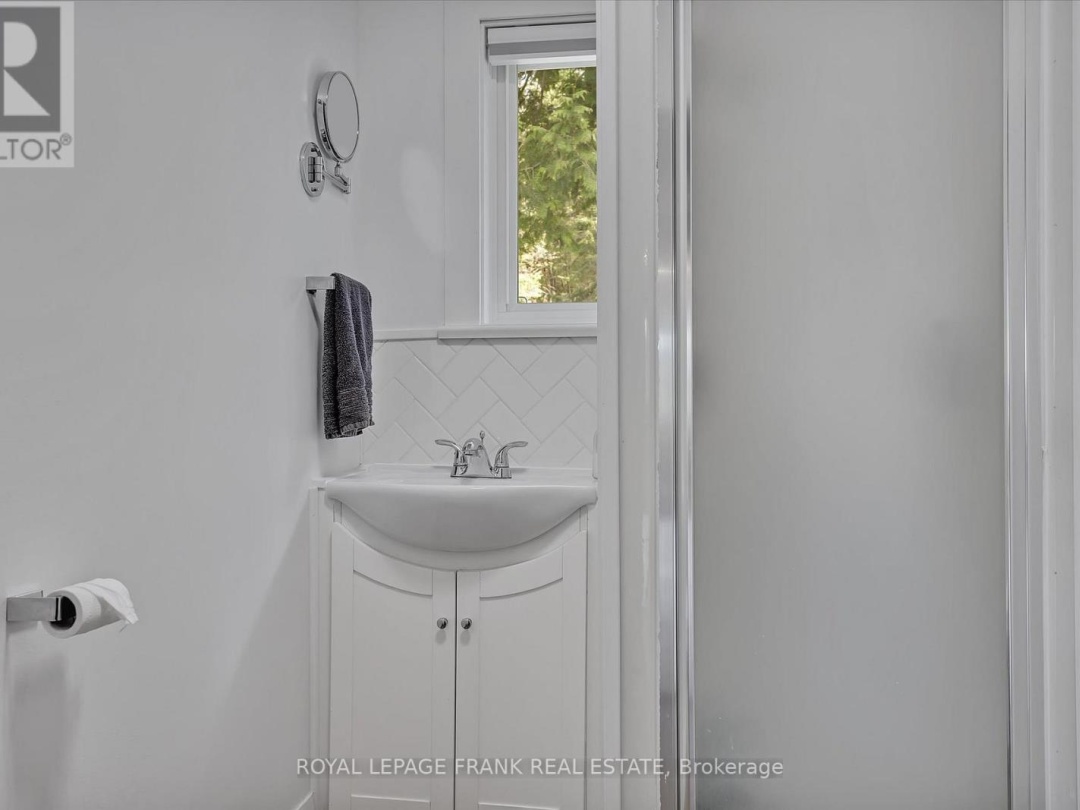 8 DAISY TRAIL, Sturgeon Lake