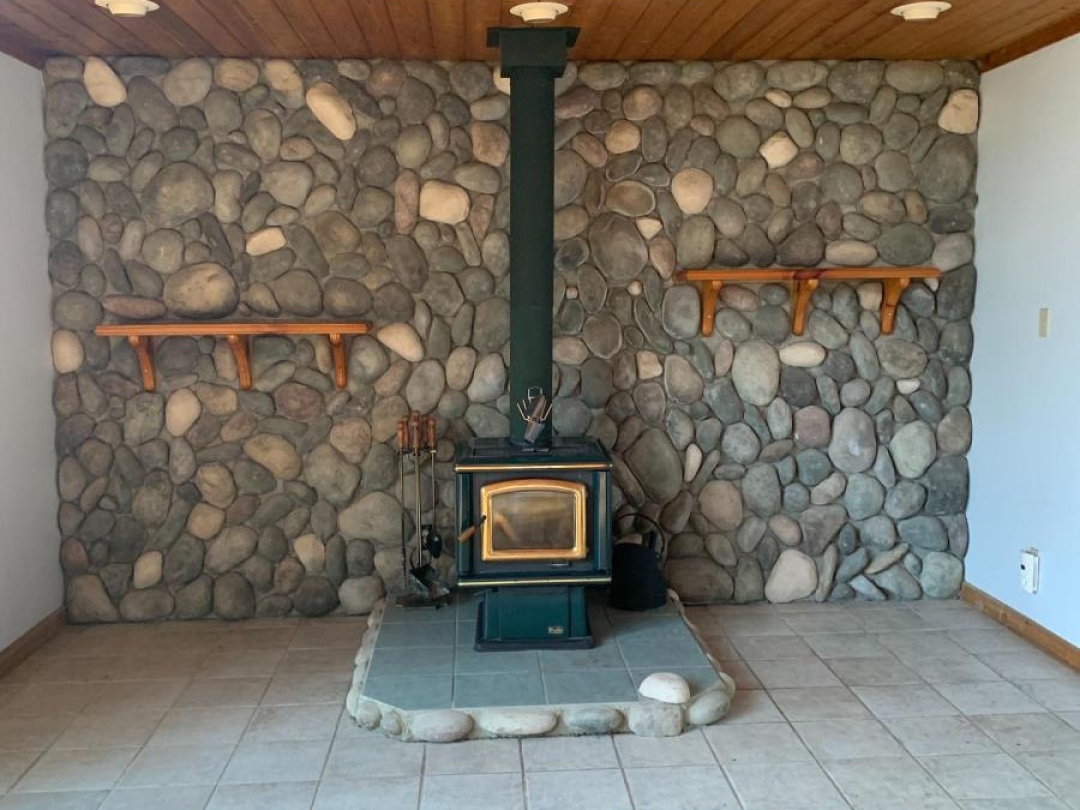 6213 KENNISIS LAKE ROAD, Kennisis Lake