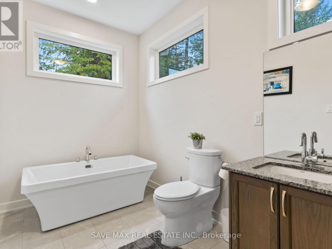 1049 GREENSVIEW DRIVE, 