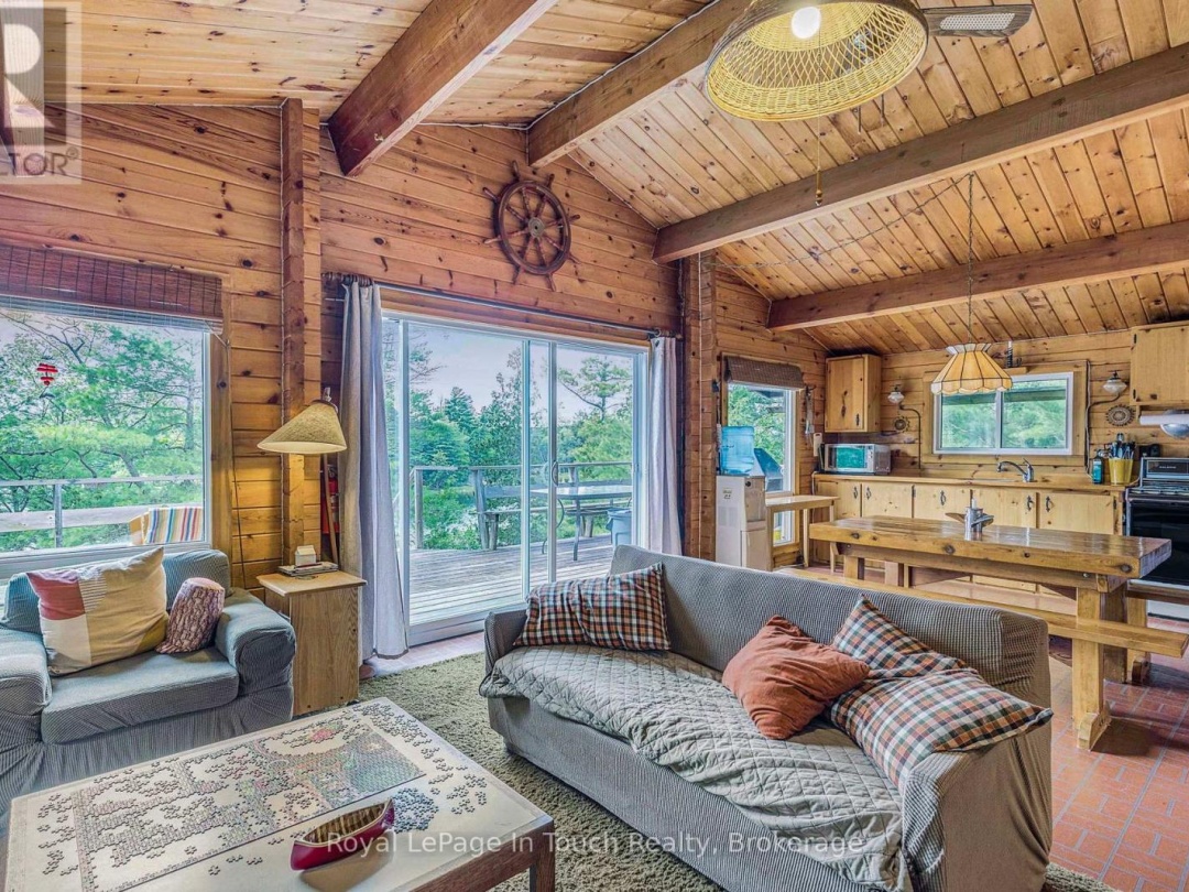 B207 10 Wahsoune Island, Georgian Bay