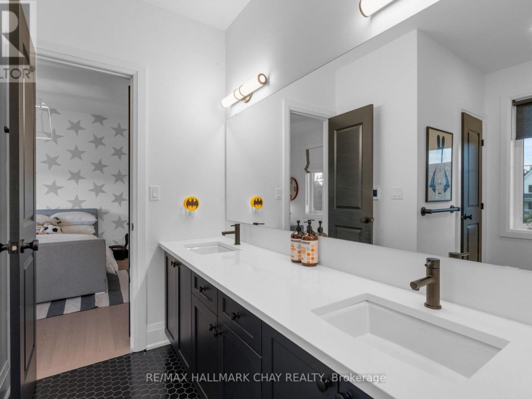 72 GEORGIAN GRANDE DRIVE, 