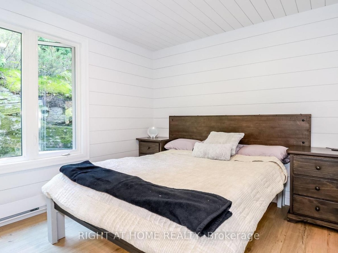 8150 Laidlaw Avenue, Severn Lake
