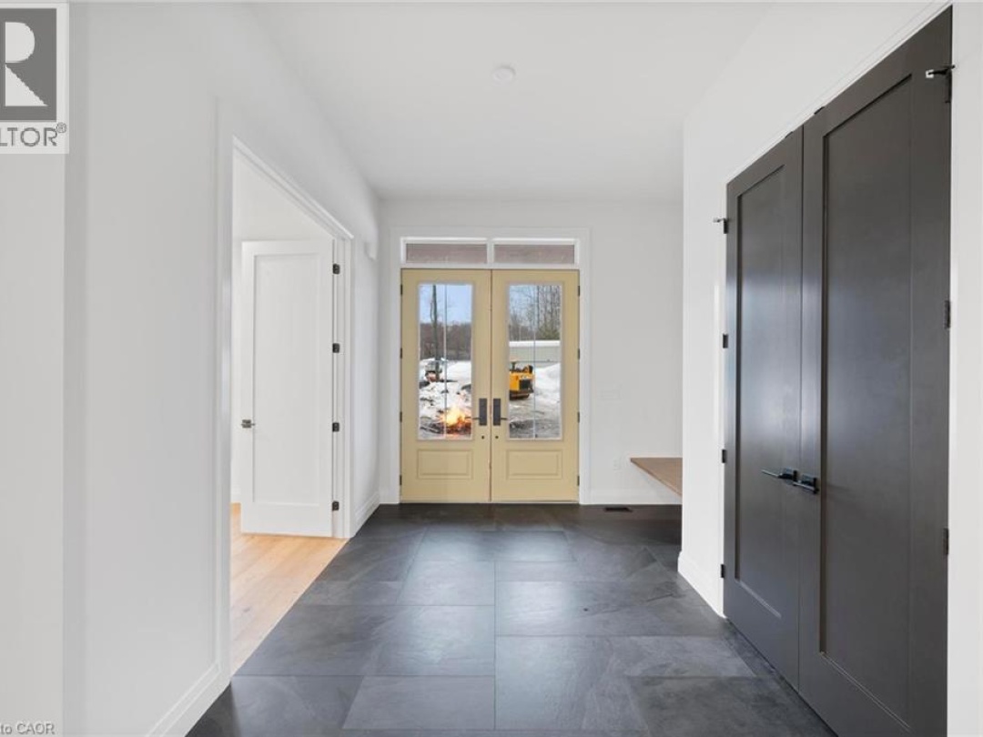 33 GLEN EAGLE Court, 