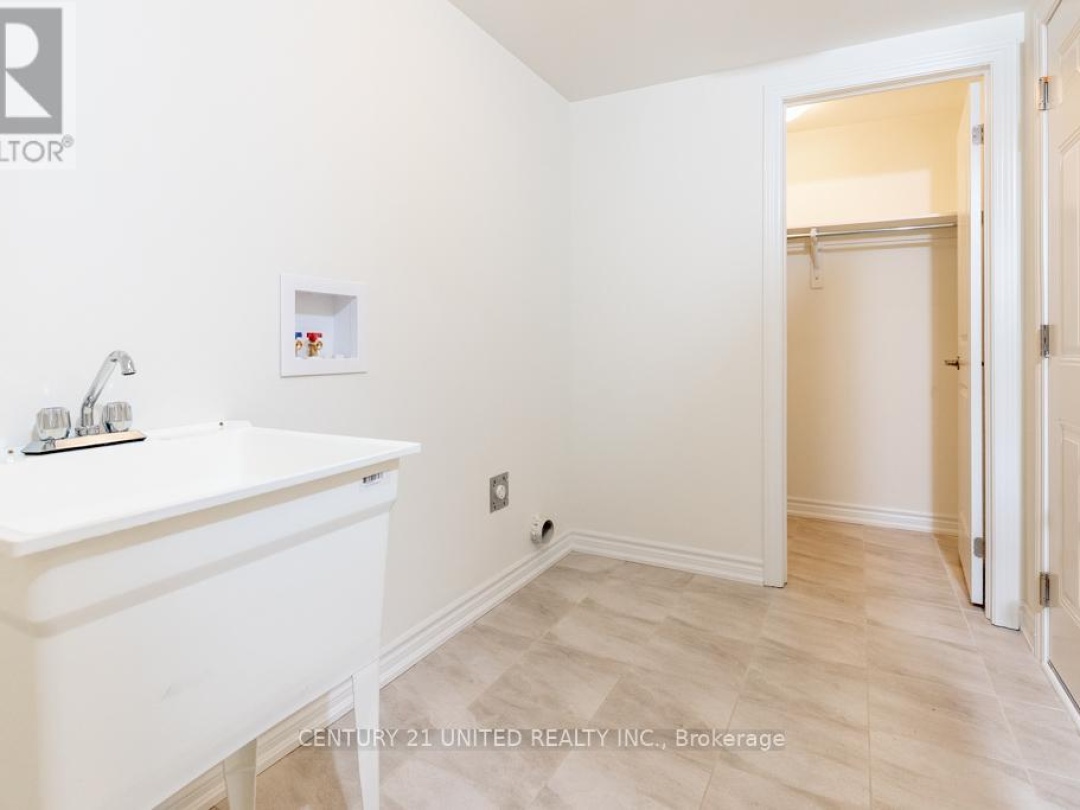 67 HILLCROFT WAY, 